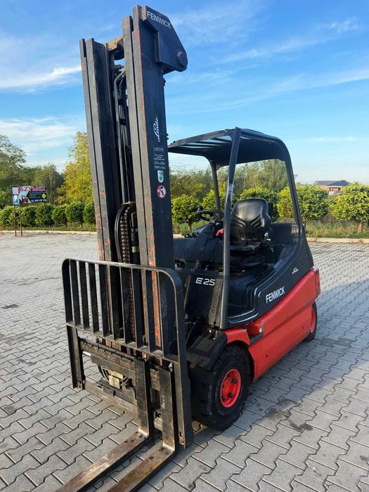 wózek widłowy elektryczny LINDE E25/02 Triplex 5.90m 2009 rok przebieg 4100mtg UDT aktualny przegląd