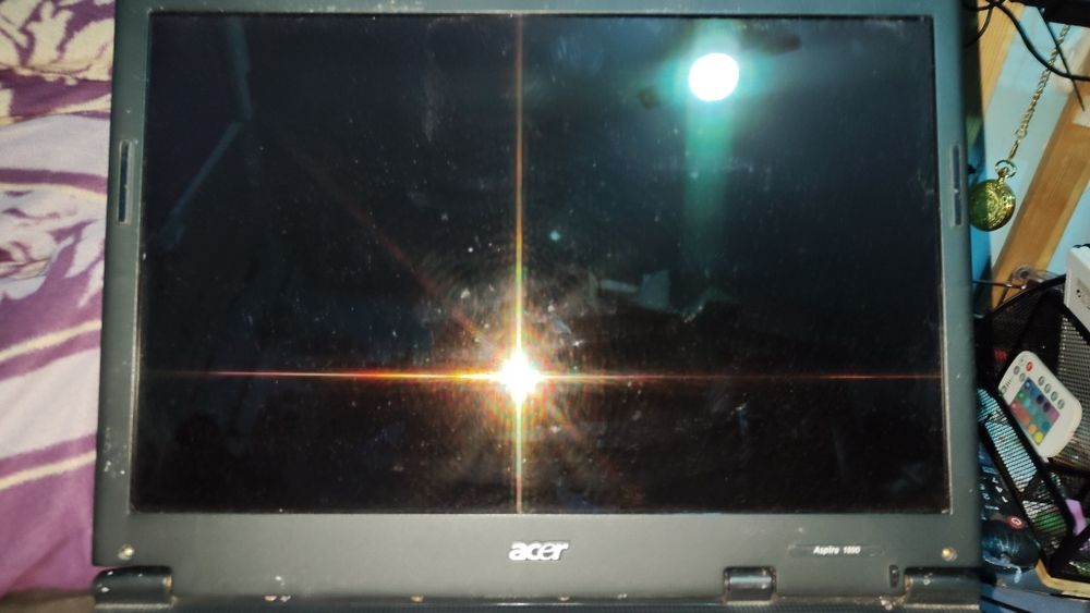 sprzedam laptopa sprawny do wstawienia system operacyjny