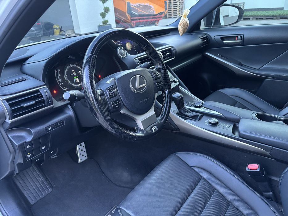 Lexus IS350 w wersji F SPORT