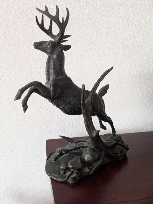 Uma peça de coleção em bronze