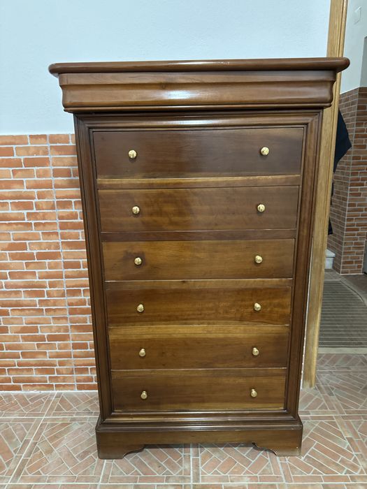 Vendo camiseiro de 7 gavetas em cerejeira maciça