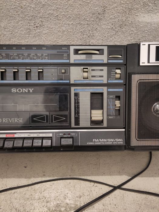 Rádio e leitor de cassetes Sony