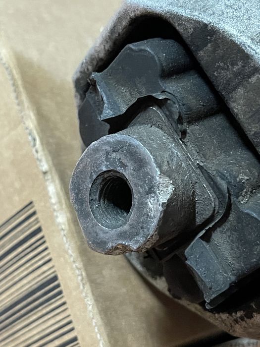 Подушка двигателя на BMW E60