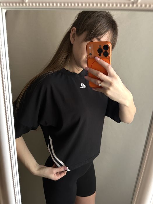 Чорна футболка Adidas розмір S