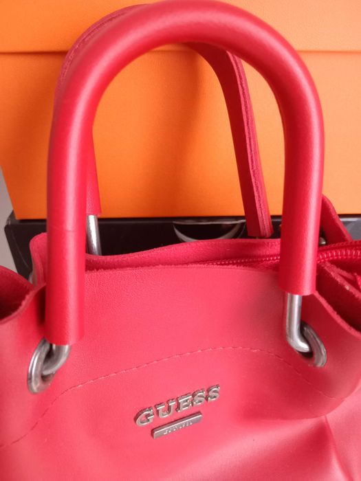 Сумочка від Guess