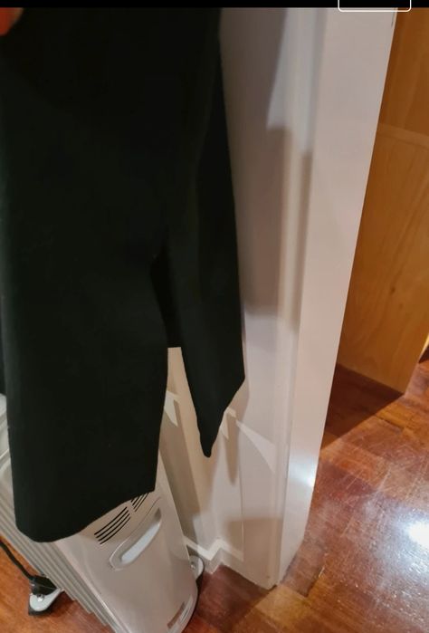 Saia preta midi, em flanela de lã,  tam. 48