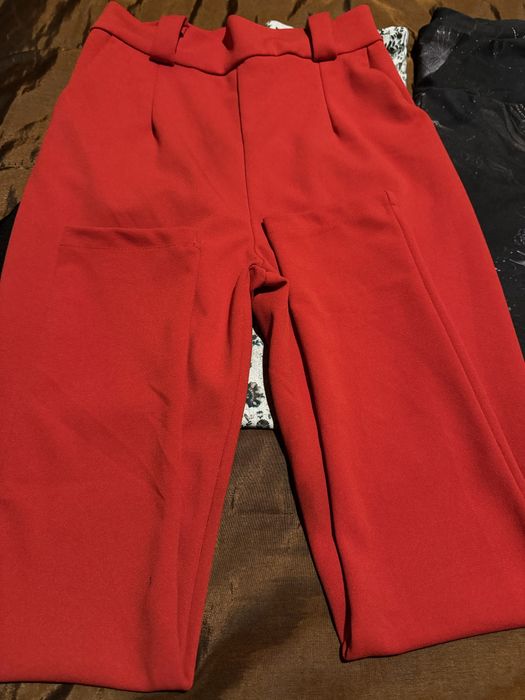 Calças vermelhas Boohoo 34-36