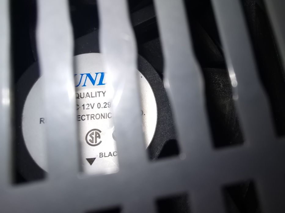 Вентилятор и динамик, душевой кабины.