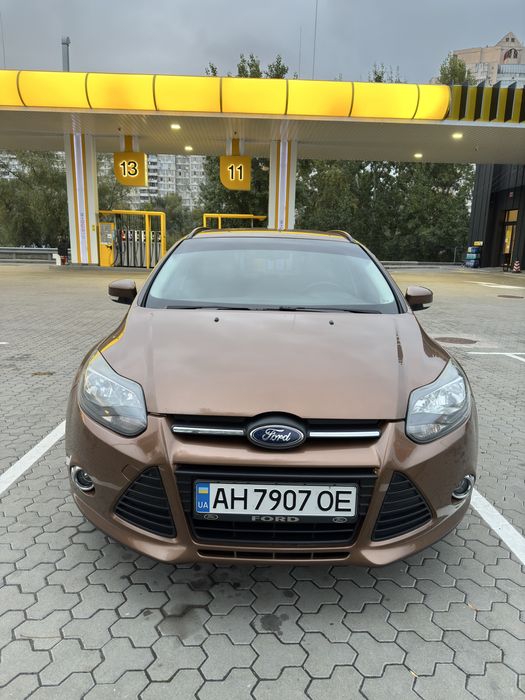 Хороший  Ford Focus 3 2013  1.0 (зроблена заміна ГРМ)