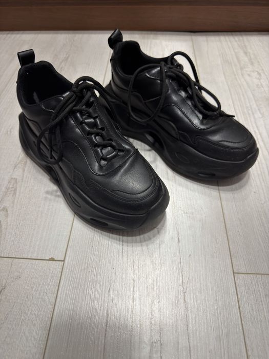 Стильні кросівки Respect