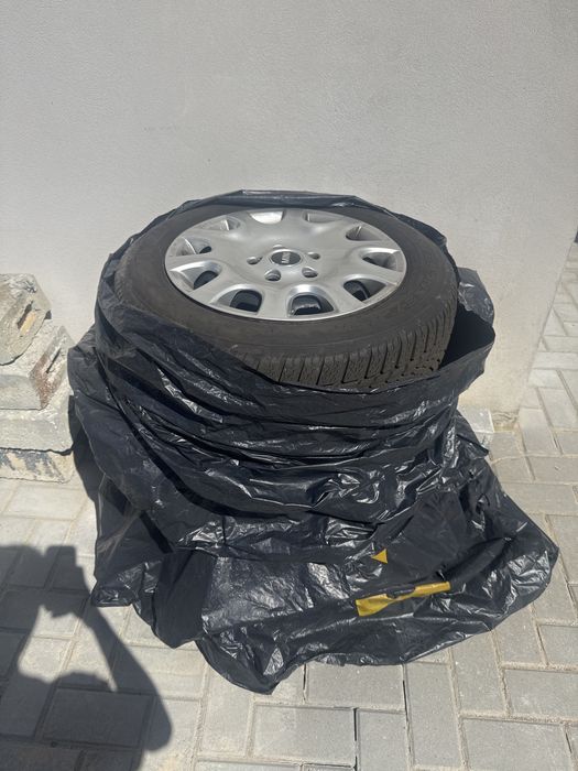 4 Jantes com pneus usadas 15”
