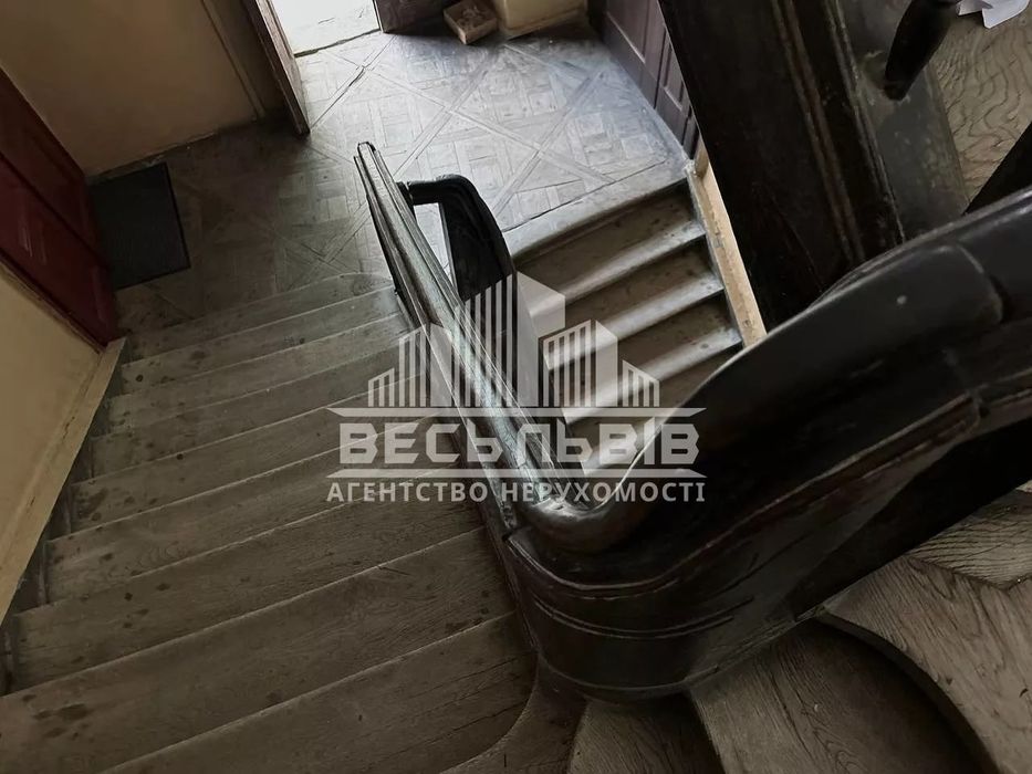 Продаж автентичної квартири з неймовірним видом в центрі