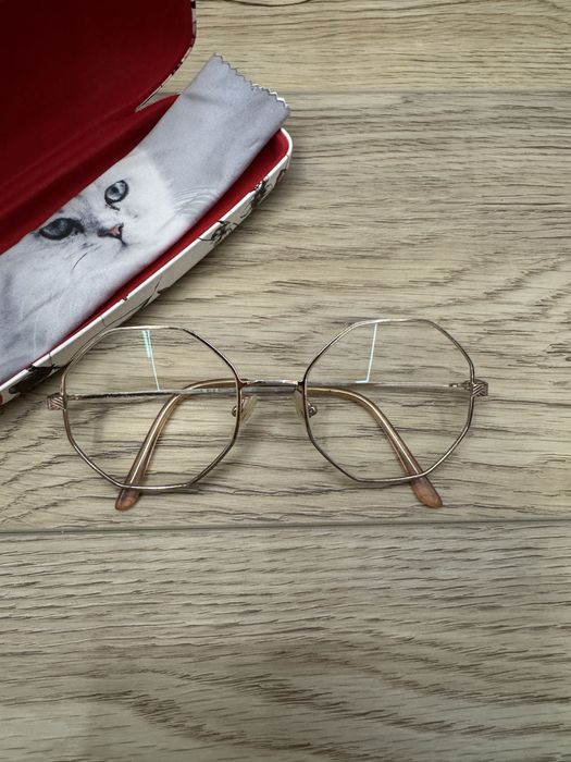 Złote różowe cienkie okrągłe metalowe oprawki okulary korekcyjne