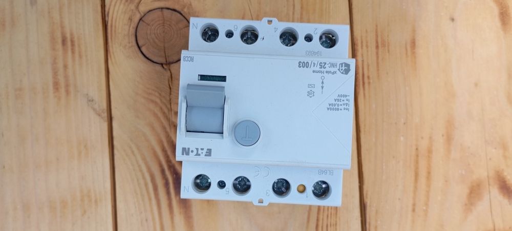 EATON Wyłącznik różnicowo-prądowy 4P 25A 30mA