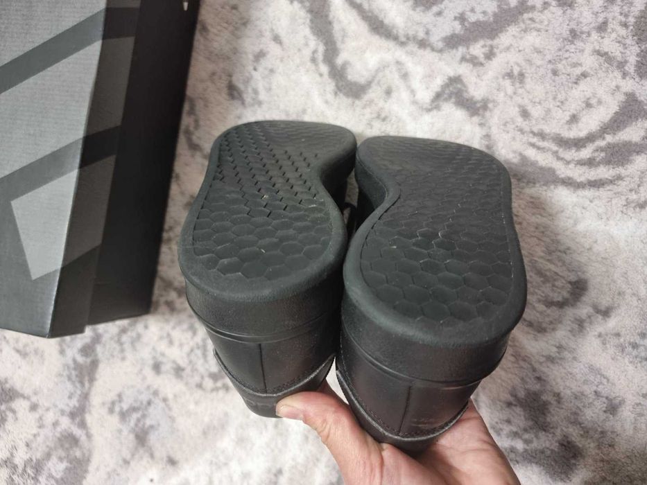 Продам кросівки ADIDAS