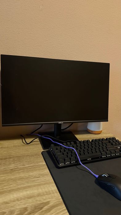 Стаціонарний комп’ютер + монітор + бездротова мишка та килимок