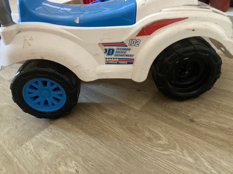 Дитяча машинка толокар