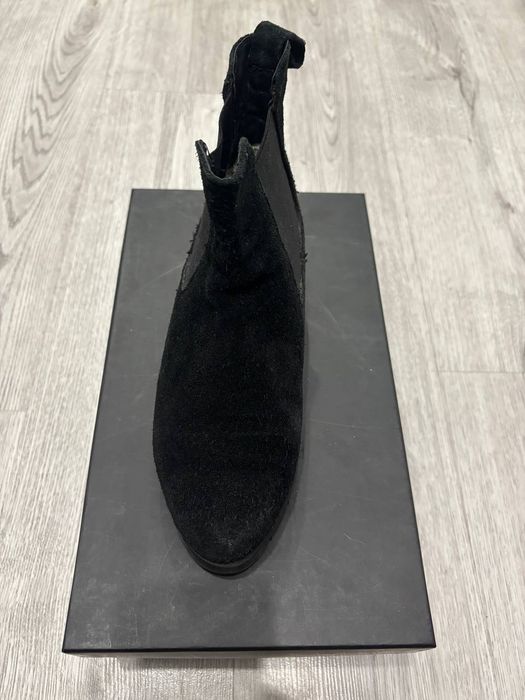 Жіночі ботинки модель челсі
натуральна шкіра- замша., 
стан відмінний