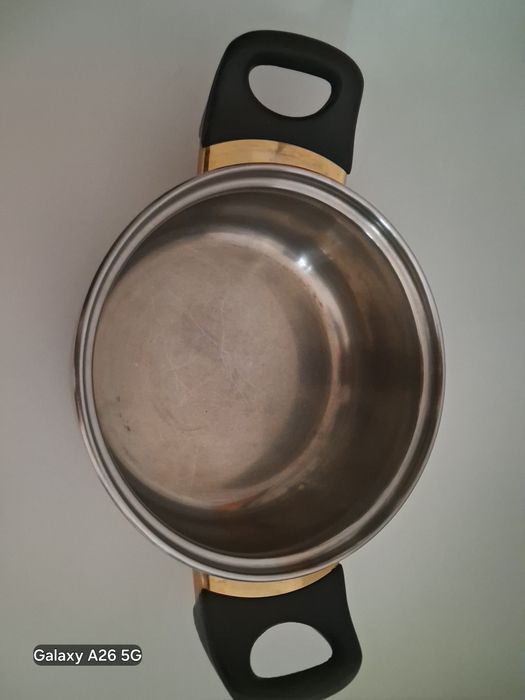 Sprzedam garnki 2szt. szerokość 14.5cm