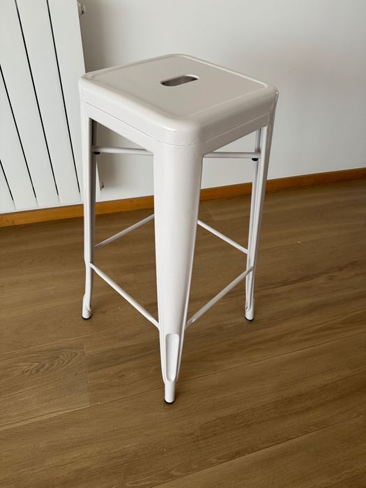 Baquetas brancas com almofadas pretas