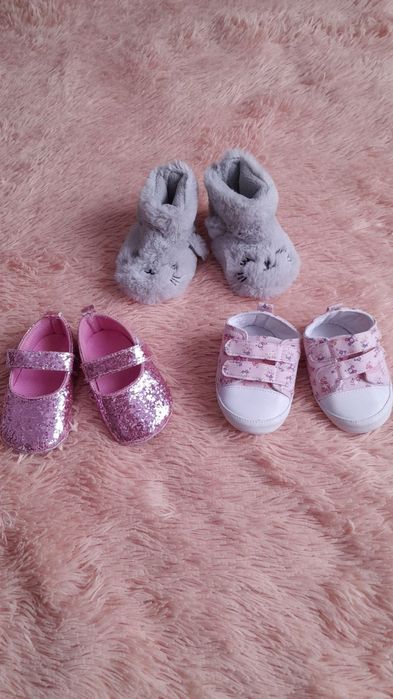 Взуття на дівчинку