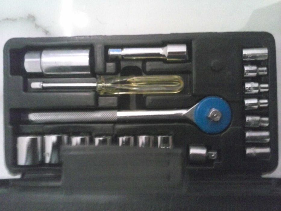 Zestaw kluczy samochodowych