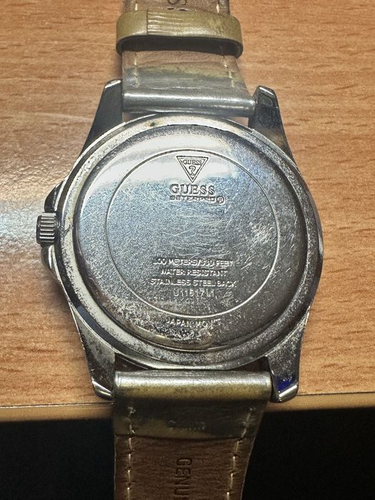 Vendo relogio de senhora GUESS com cristais Swarovski