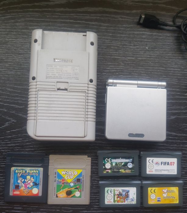 Gameboys clássico e gameboy advance sp e jogos.