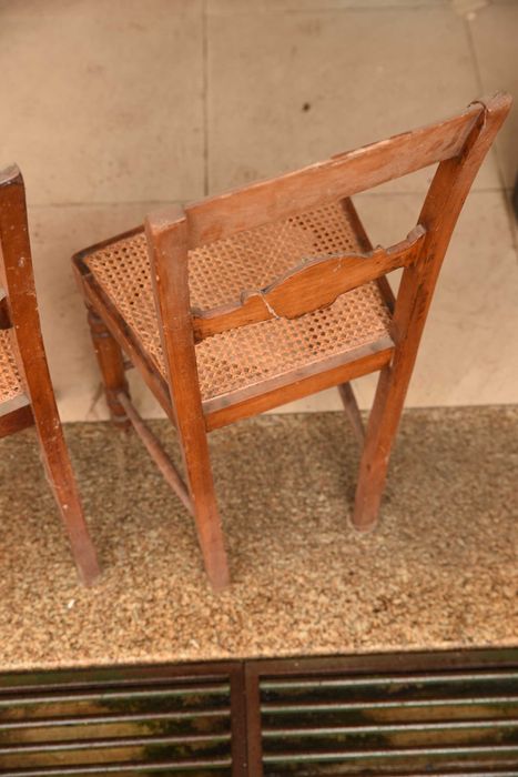 Cadeiras de palhinha antigas em madeira