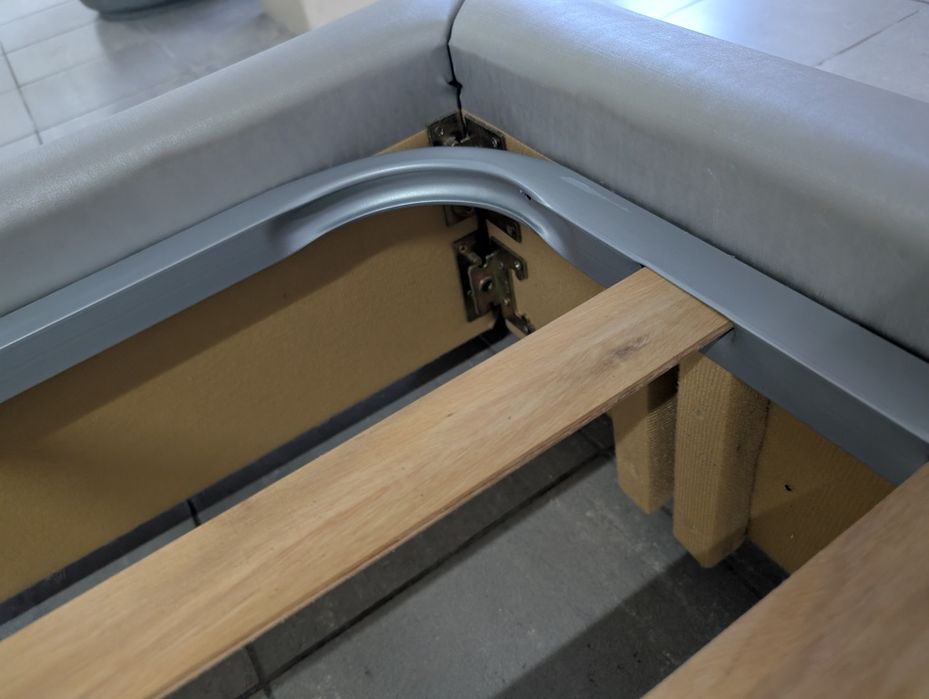 Cama feita à medida + estrado incluído