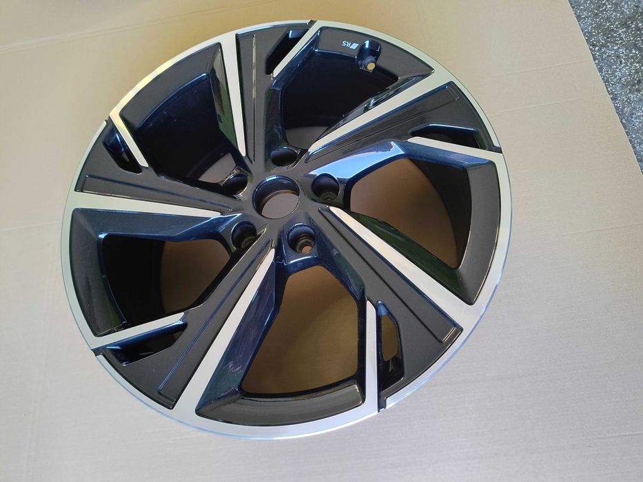 AUDI RS6 A6 e-tron 2025 felga 21