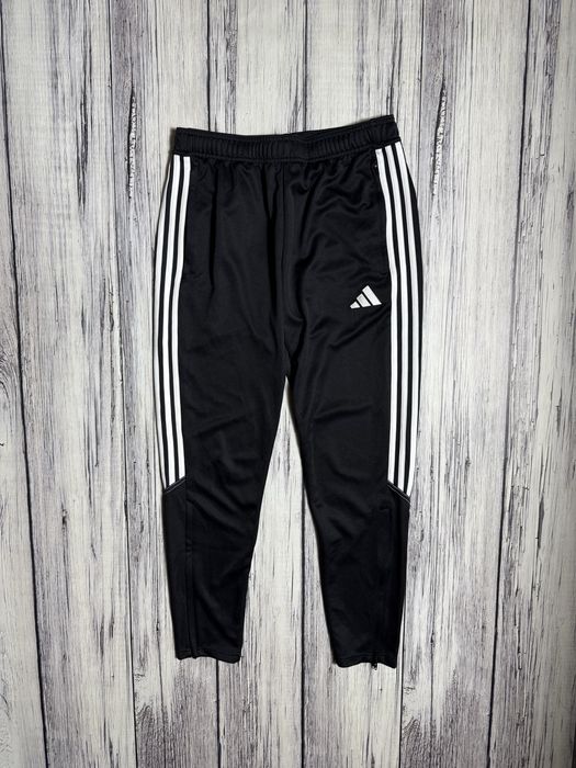 Adidas спортивные штаны оригинал размер m чёрные