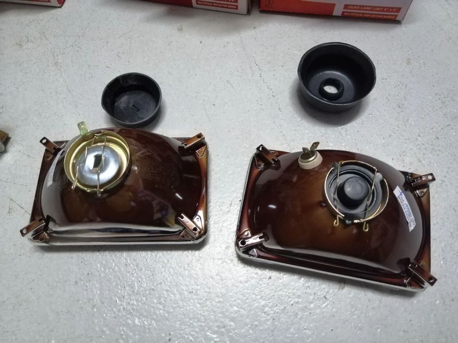 Kit de 4 faróis da frente Isuzu NKR Toyota Dyna 150 e 250 Datsun 720
