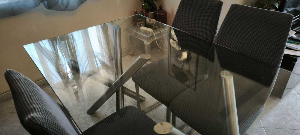 Mesa de sala em vidro c/ 6 cadeiras