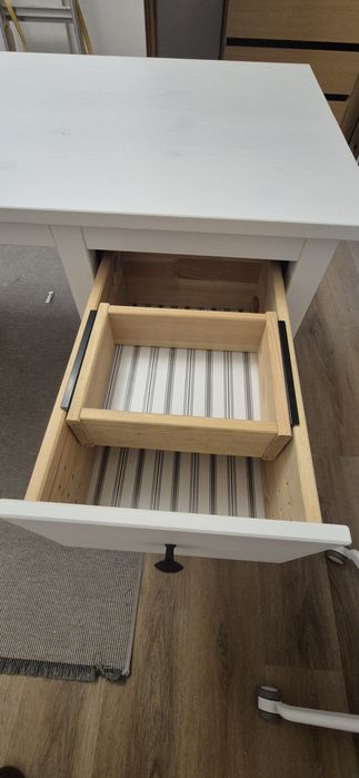 Secretária Hemnes + Cadeira