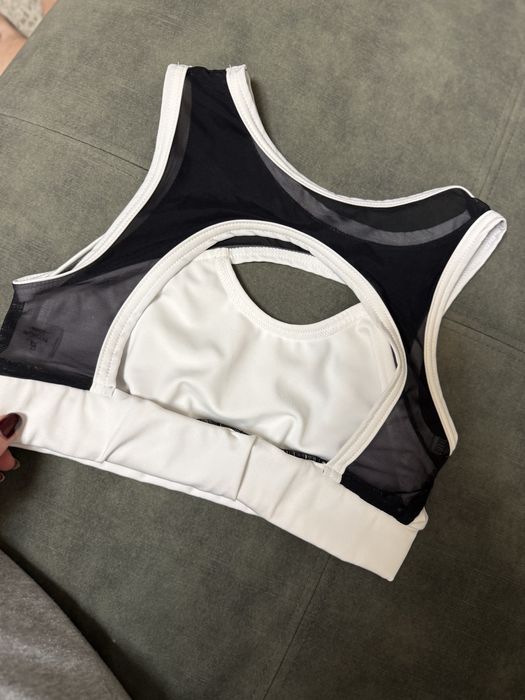 Костюм для йоги/фітнесу білого кольору з чорними вставками