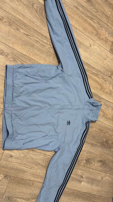 Нова чоловіча вітровка Adidas 2025 рік