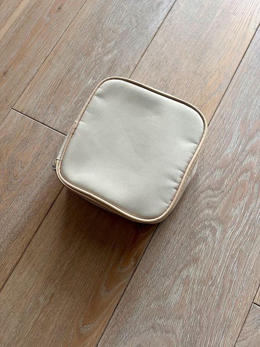 Beżowa kosmetyczka 19x19x10 cm