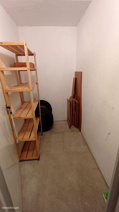 T2 em condomínio fechado com piscina e garagem | Carregado