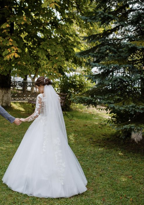 Весільна сукня.