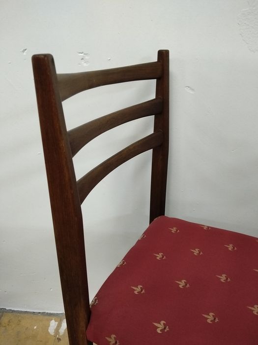 Mesa com 5 cadeiras