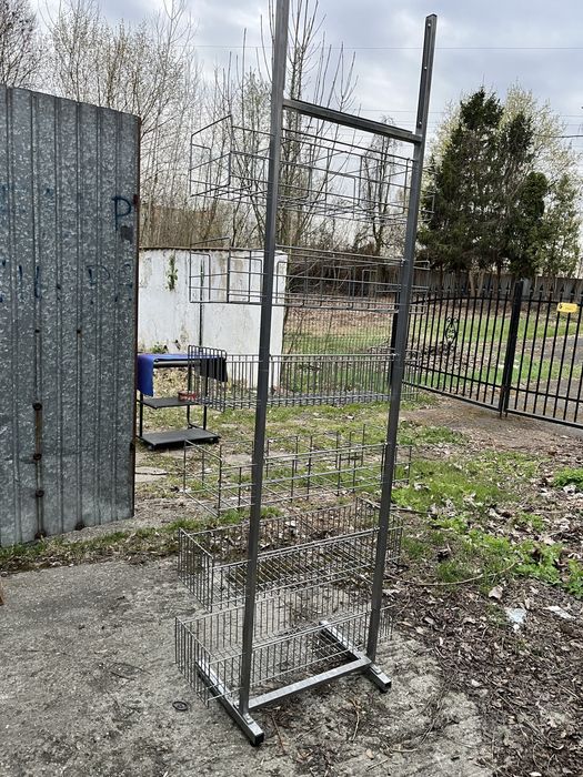 Półka metalowa z koszykami