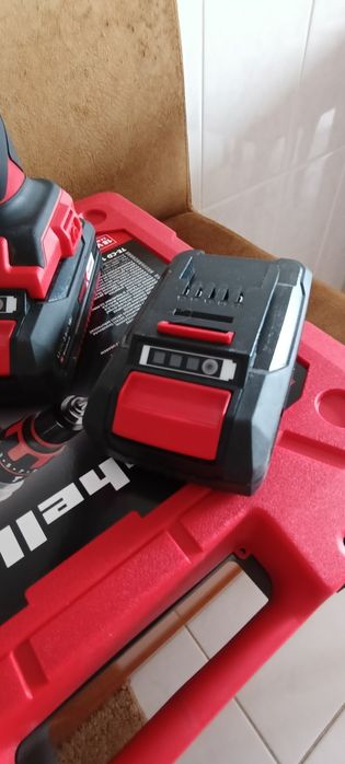 Máquina de parafusos pouco uso