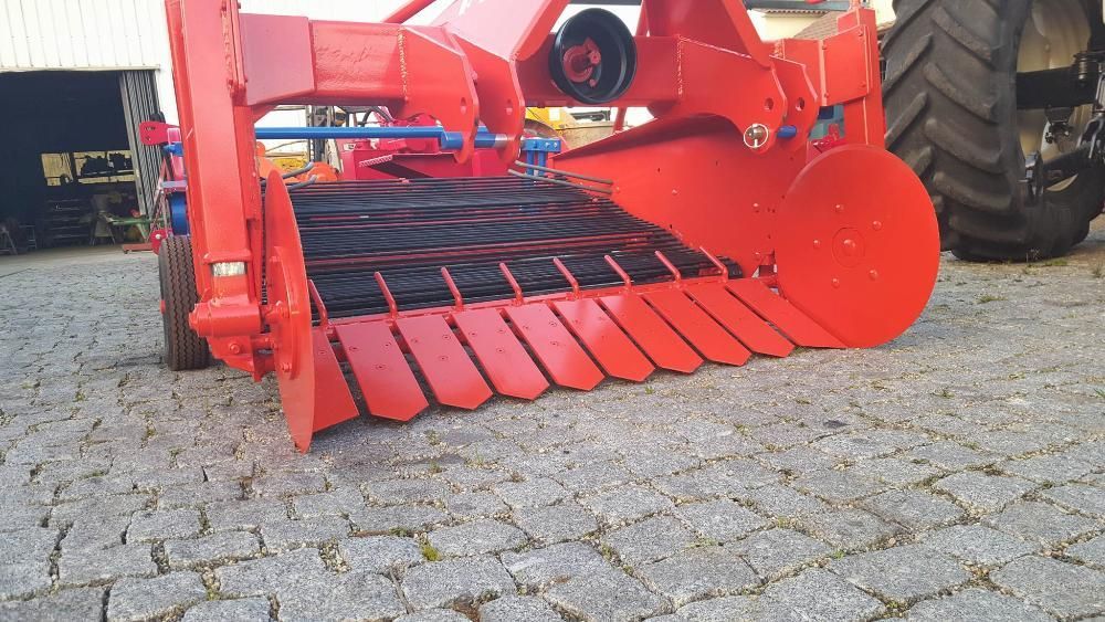 Maquina tirar batatas de duas linhas , arrancador