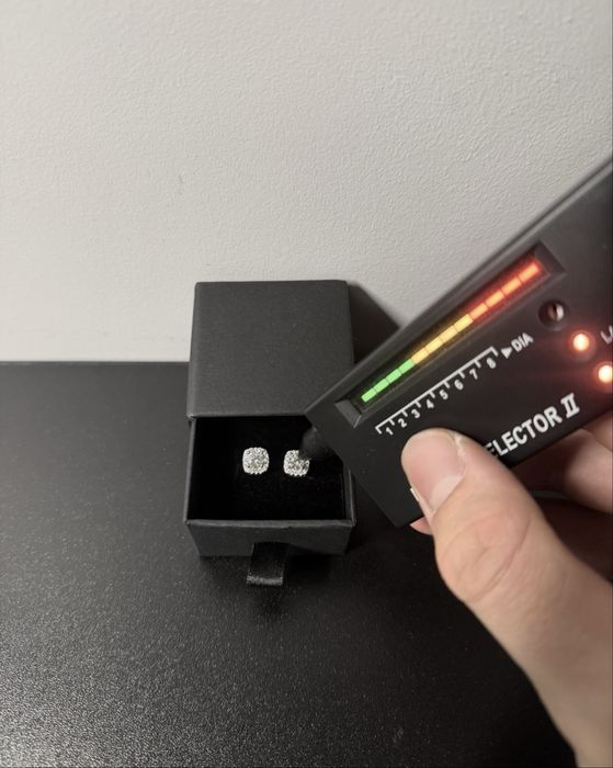 Kolczyki moissanite VVS1 5 mm 0.5 karata