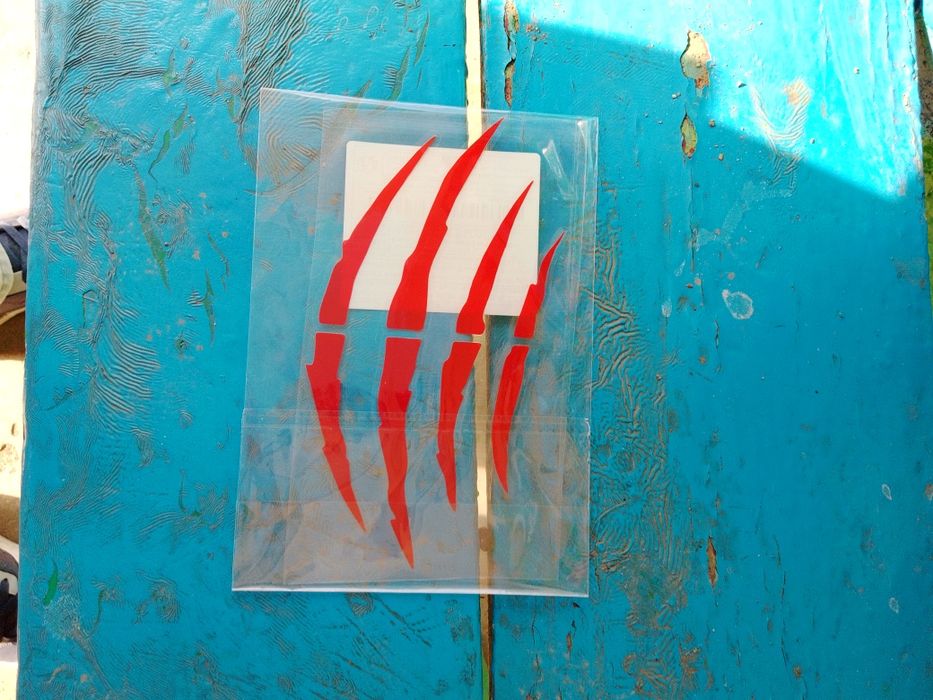 Наклейка на шлем