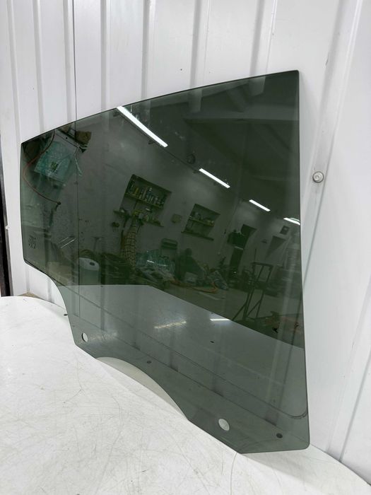 Скло Праве заднє переднє Tesla MY 22 M3 18- MS 16-21 скло праве Тесла
