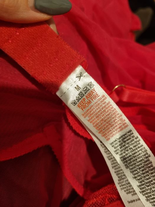 Piękne koronkowe body damskie, kolor malinowy
