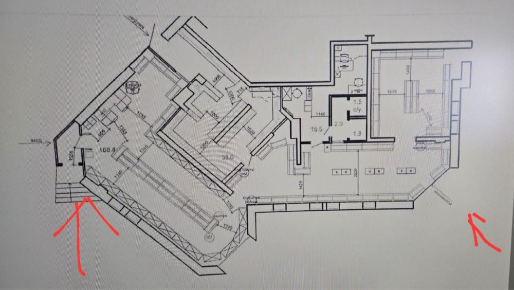 Фасад! Два входи, Бажана 10, магазин, клініка, ін. Осокорки