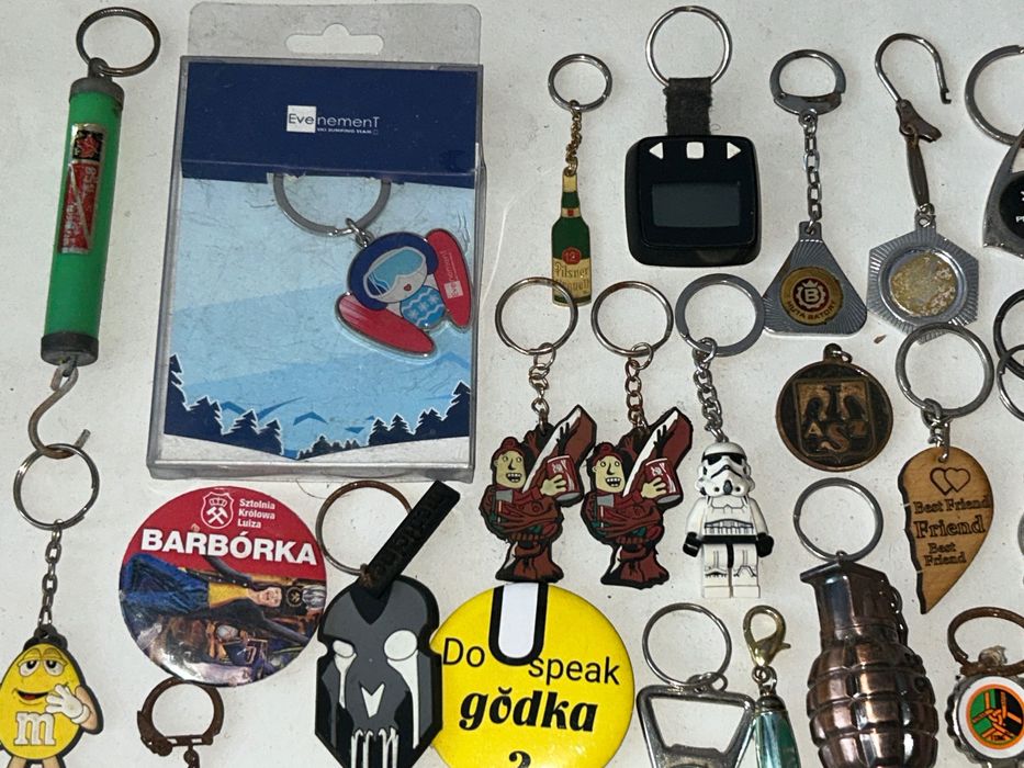 Zestaw BRELOKÓW,wpinek - 74 sztuki !